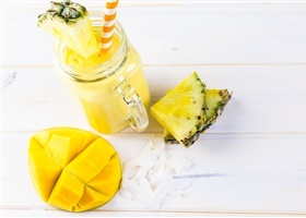 Pineapple, Mango, Apple, Lime & Ginger Smoothie