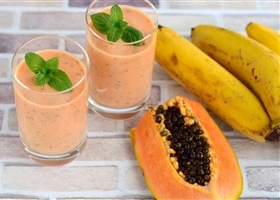 Banana, Papaya, Apple Juice & Lime Juice Smoothie