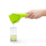 Dreamfarm Fluicer Squeezing Lime Dreamfarm Fluicer Lime Juicer