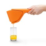 Dreamfarm Fluicer Squeezing Orange Dreamfarm Fluicer Squeezing Orange