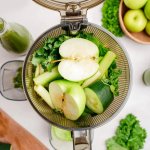 Kuvings AUTO10S Hands-Free Slow Juicer in Matt Black