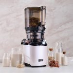 Kuvings AUTO10S White with Almond Milk